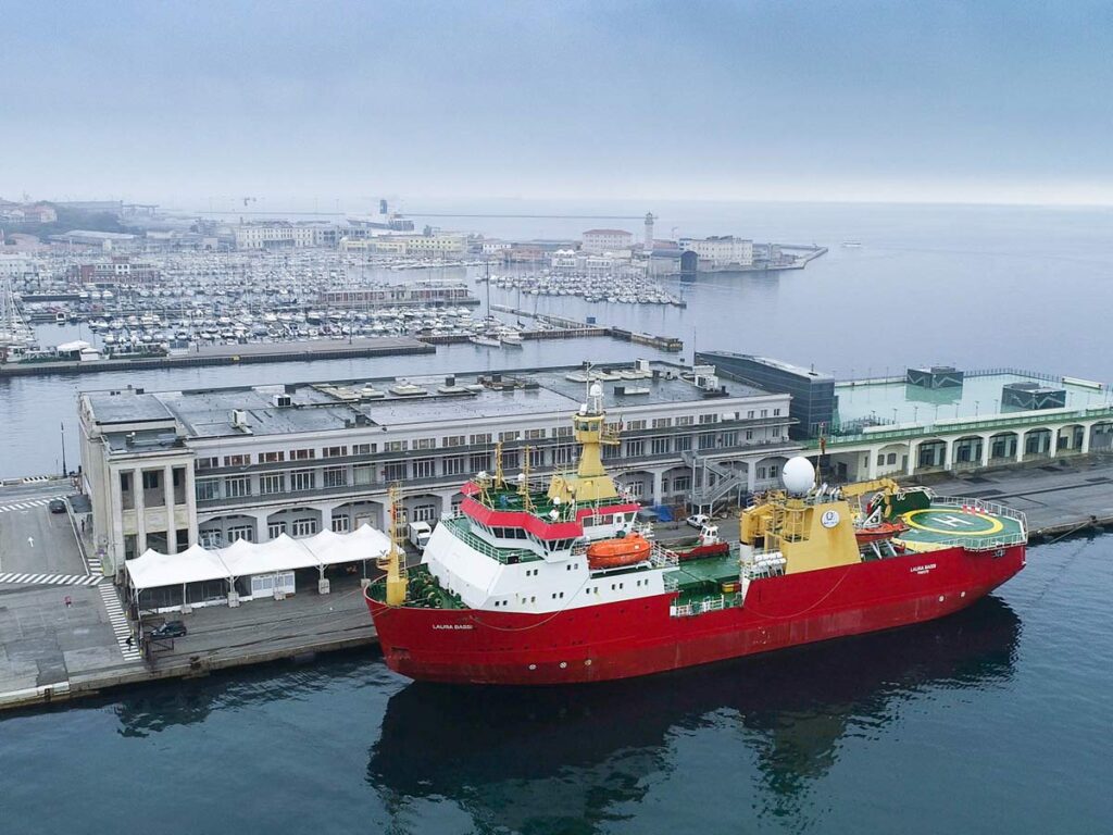 barca e porto Trieste